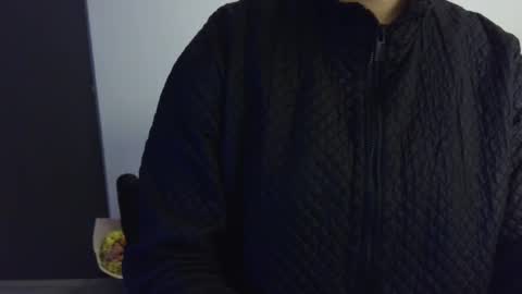 Snapshot of thomascooper_cams chatting on January 18, 2:47 am VALERIA online show from January 18, 2:47 am