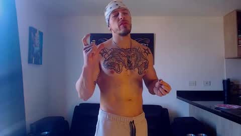 Snapshot of thomashoward31 chatting on January 23, 1:45 pm Thomas online show from January 23, 1:45 pm