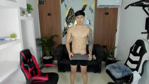 thomson_hot01 online show from April 18, 4:27 am