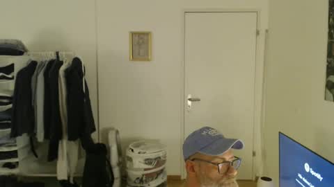 Snapshot of thomster1972good chatting on February 15, 6:15 pm Tom online show from February 15, 6:15 pm