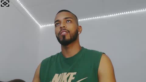 Snapshot of thonymaster chatting on February 14, 3:33 am thonyy online show from February 14, 3:33 am