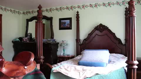 ThornburyRose online show from March 3, 7:53 pm