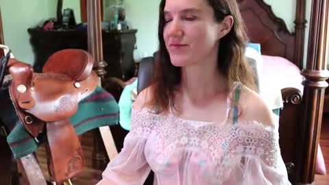 ThornburyRose online show from April 26, 3:53 pm