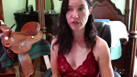 Snapshot of thornbury_rose chatting on May 23, 6:01 pm ThornburyRose online show from May 23, 6:01 pm