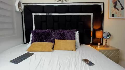 Snapshot of thriana_moon chatting on May 15, 2:29 am thriana online show from May 15, 2:29 am