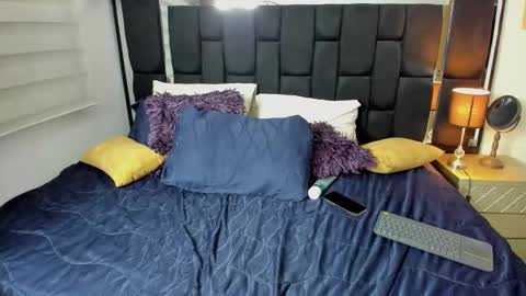 Snapshot of thriana_moon chatting on May 18, 4:29 am thriana online show from May 18, 4:29 am