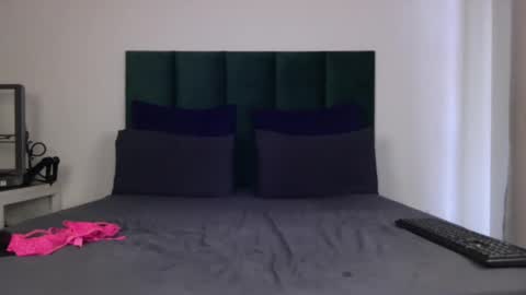 Snapshot of throatgoat2121 chatting on October 25, 8:22 am throatgoat2121 online show from October 25, 8:22 am