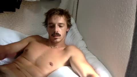 Snapshot of throatitbb chatting on August 4, 1:42 am throatitbb online show from August 4, 1:42 am
