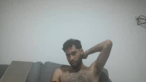 Snapshot of throwawayyourgun chatting on November 5, 6:52 pm Luka online show from November 5, 6:52 pm