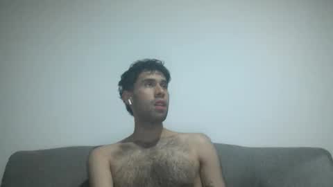 Snapshot of throwawayyourgun chatting on December 19, 2:51 am Luka online show from December 19, 2:51 am