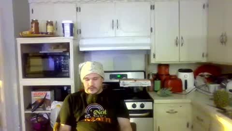 Snapshot of thunder8u42 chatting on October 31, 8:26 am thunder8u42 online show from October 31, 8:26 am