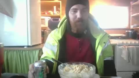 Snapshot of thunderjacker chatting on October 27, 11:52 pm The Pen is Mightier than Sword online show from October 27, 11:52 pm