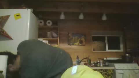 Snapshot of thunderjacker chatting on November 24, 3:50 am The Pen is Mightier than Sword online show from November 24, 3:50 am