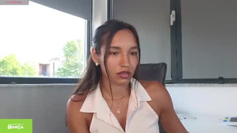 Snapshot of tia_j chatting on July 11, 3:04 pm tia_j online show from July 11, 3:04 pm