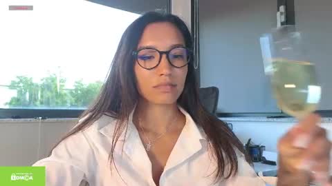 Snapshot of tia_j chatting on July 13, 4:43 pm tia_j online show from July 13, 4:43 pm