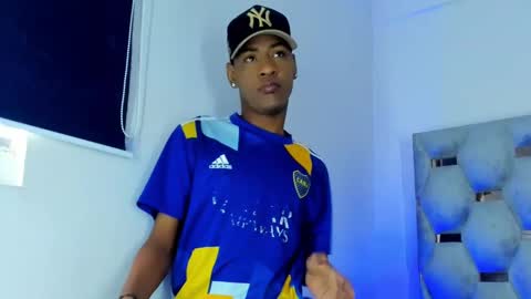 Snapshot of tiago_xxx_ chatting on October 17, 9:28 pm tiago_xxx_ online show from October 17, 9:28 pm