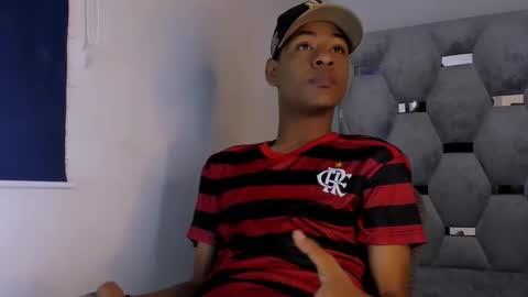 Snapshot of tiago_xxx_ chatting on October 20, 8:20 pm tiago_xxx_ online show from October 20, 8:20 pm