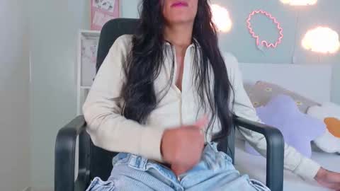 Snapshot of tiana_cinnamon chatting on October 16, 9:16 pm TIANA online show from October 16, 9:16 pm