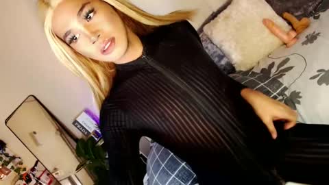 Snapshot of tiara_perezx chatting on February 5, 6:46 am Sam online show from February 5, 6:46 am