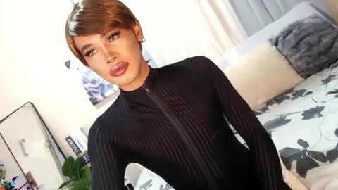 Snapshot of tiara_perezx chatting on February 8, 1:43 am Sam online show from February 8, 1:43 am