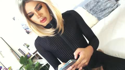 Snapshot of tiara_perezx chatting on February 26, 2:37 am Sam online show from February 26, 2:37 am