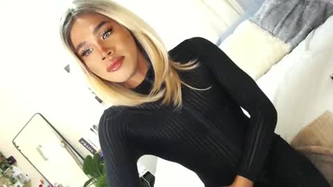 Snapshot of tiara_perezx chatting on February 27, 2:32 am Sam online show from February 27, 2:32 am