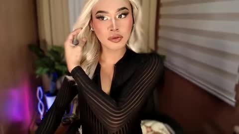 Snapshot of tiara_perezx chatting on September 18, 9:17 pm Sam online show from September 18, 9:17 pm