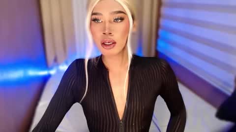 Snapshot of tiara_perezx chatting on October 2, 8:10 am Sam online show from October 2, 8:10 am