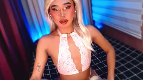 Snapshot of tiara_perezx chatting on November 3, 4:52 pm Sam online show from November 3, 4:52 pm