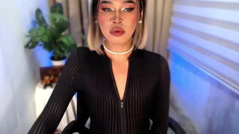 Snapshot of tiara_perezx chatting on December 3, 5:11 pm Sam online show from December 3, 5:11 pm