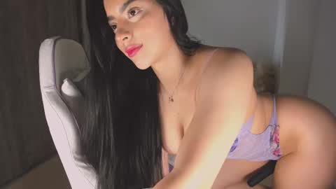 Tiaraaa 02 online show from September 13, 6:02 am