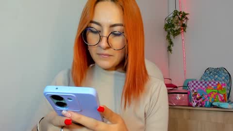 Snapshot of tiarha_ chatting on December 11, 5:21 am Tiarha online show from December 11, 5:21 am