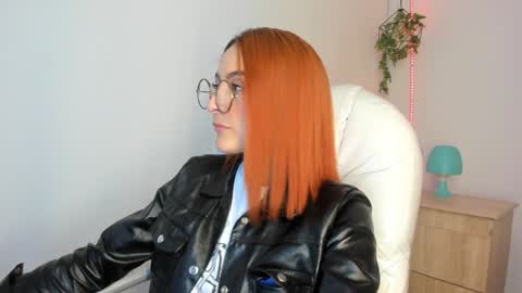 Snapshot of tiarha_ chatting on December 23, 1:18 am Tiarha online show from December 23, 1:18 am