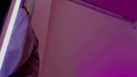 Snapshot of tiarha_ chatting on February 9, 5:19 am Tiarha online show from February 9, 5:19 am