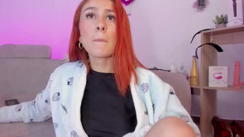 Snapshot of tiarha_ chatting on February 9, 8:22 am Tiarha online show from February 9, 8:22 am