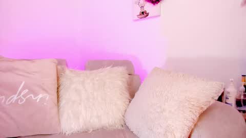 Snapshot of tiarha_ chatting on February 11, 7:23 am Tiarha online show from February 11, 7:23 am