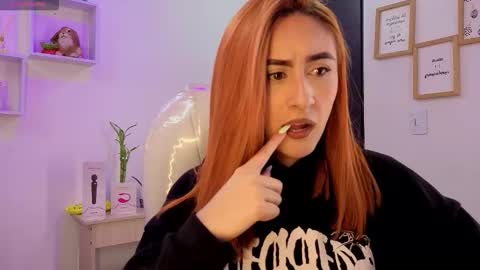 Snapshot of tiarha_ chatting on October 22, 2:45 am Tiarha online show from October 22, 2:45 am