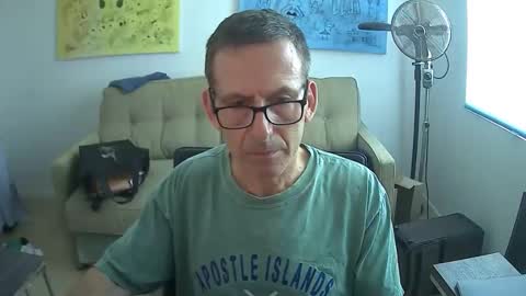 JustMe online show from April 30, 7:53 pm