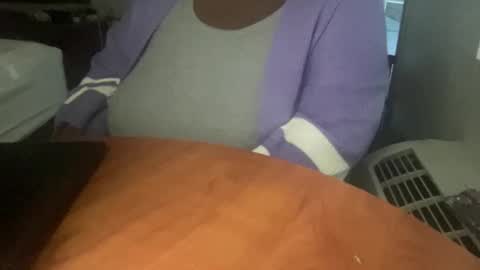 Snapshot of tierrahenri chatting on September 16, 11:22 am Tierra Henri online show from September 16, 11:22 am