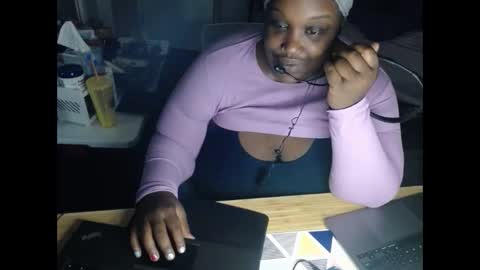 Snapshot of tierrahenri chatting on October 20, 1:11 pm Tierra Henri online show from October 20, 1:11 pm