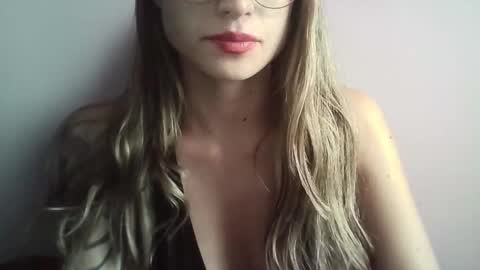 Snapshot of tifanny_a chatting on September 11, 10:32 pm Tifanny online show from September 11, 10:32 pm