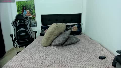 leidy online show from January 16, 4:49 am