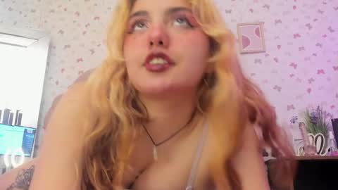 tifany_00 online show from May 14, 7:20 pm