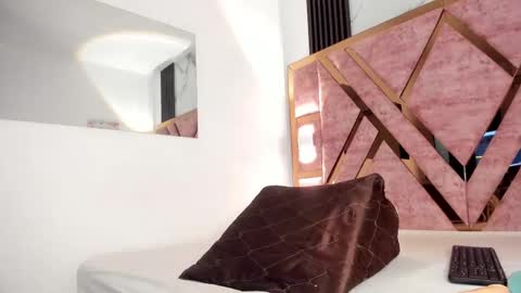 Snapshot of tifany_bigdick chatting on September 18, 6:54 pm Tifanny online show from September 18, 6:54 pm