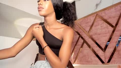 Snapshot of tifany_bigdick chatting on September 19, 7:03 pm Tifanny online show from September 19, 7:03 pm