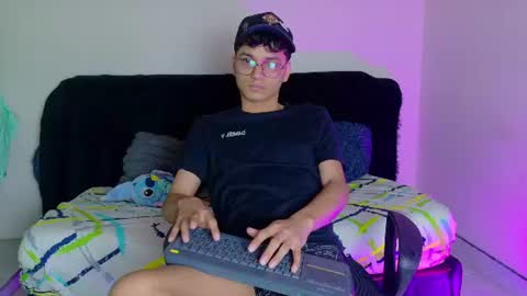 Snapshot of tifany_eiden chatting on July 3, 8:43 am tifany_eiden online show from July 3, 8:43 am