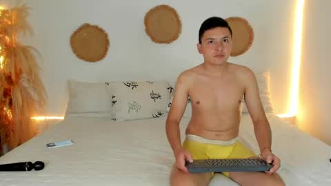 tifanyrossii online show from May 8, 1:22 am