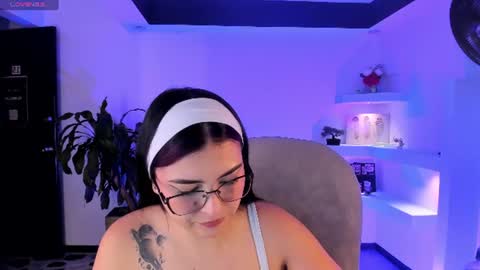 Snapshot of tifanywhite1_ chatting on July 11, 5:21 am online show from July 11, 5:21 am