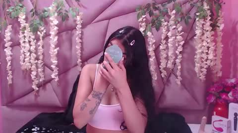 Snapshot of tiffani_hott_ chatting on December 10, 8:19 am TIFANI online show from December 10, 8:19 am