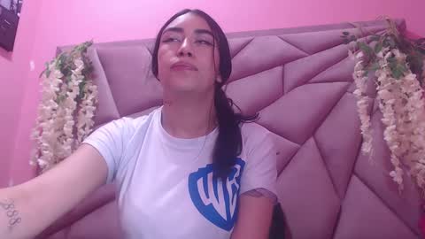 Snapshot of tiffani_hott_ chatting on December 15, 2:52 am TIFANI online show from December 15, 2:52 am